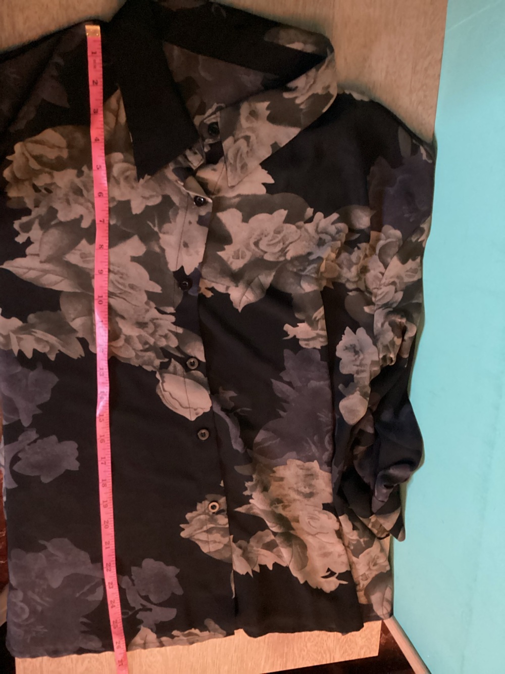 Sheer Buttoned Floral Blouse Size 1X EUC - Picture 8 of 9